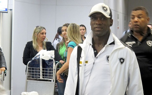 Seedorf aeroporto Botafogo (Foto: Thales Soares) Seedorf aeroporto Botafogo (Foto: Thales Soares)