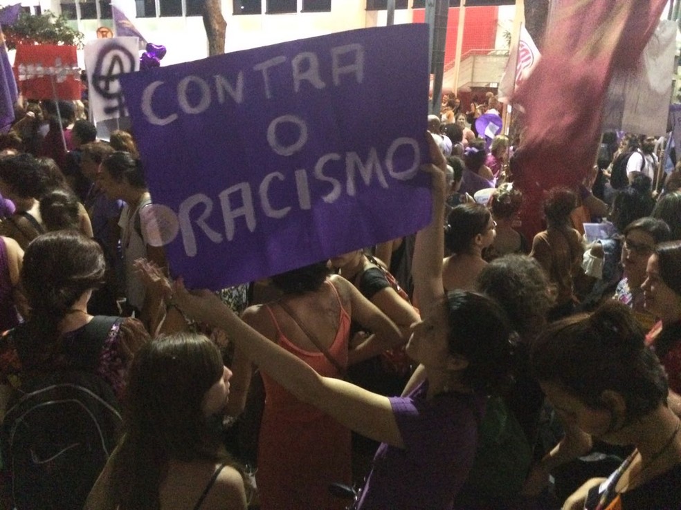 Mulheres protestam contra desigualdades social, de gênero e racial no Rio de Janeiro, em março deste ano (Foto: Patricia Teixeira/G1 Rio)