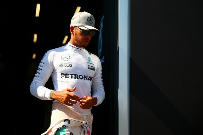Lewis Hamilton durante o sábado do treino classificatório para o GP da Bélgica (Foto: Getty Images)