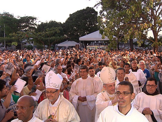 Missa e procissão em homenagem a Irmã Dulce (Foto: Reprodução / TV Bahia)