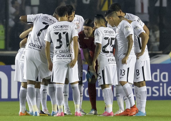 Atuações do Corinthians: Clayton, Jô e Marquinhos Gabriel brilham em goleada