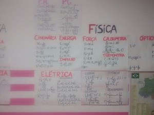 Aluna de Suzano colou &#39;fórmulas&#39; na parede do quarto para facilitar os estudos (Foto: Leila Reis/ Arquivo Pessoal)
