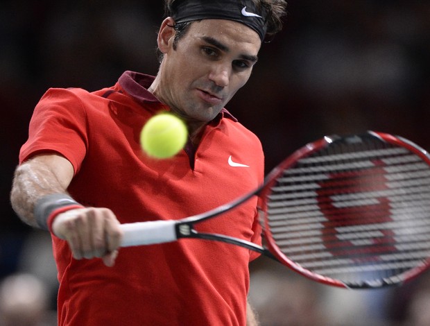 Roger Federer vence francês Lucas Pouille no Masters 1.000 de Paris (Foto: FRANCK FIFE / AFP)