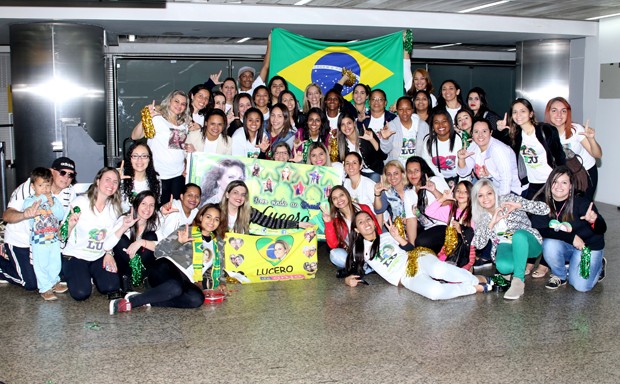 Fãs da Lucero (Foto: Thiago Duran/ AgNews)