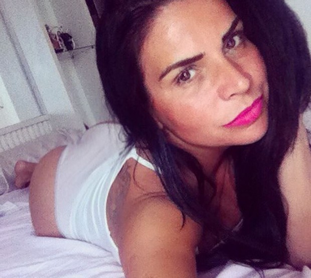 Solange Gomes posa sexy e lança desafio (Foto: Reprodução/Instagram)