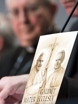 Vaticano deu detalhes sobre a canonização dos papas João Paulo II e João XXIII (Foto: Domenico Stinellis/AP)