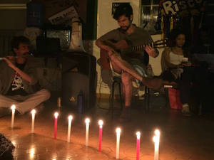Cerca de 20 pessoas passaram a noite na sede do Iphan de Campo Grande (Foto: Airton Raes/Arquivo Pessoal)