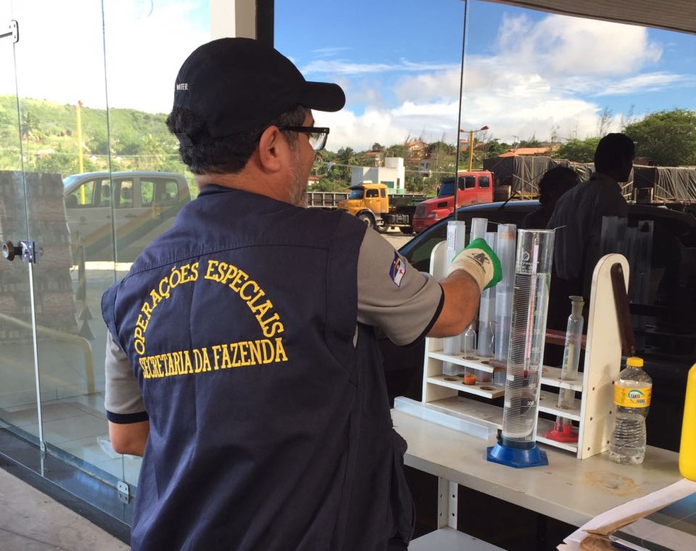 Foram vistoriados 390 postos de combustíveis no estado e outros 13 estabelecimentos recebem a fiscalização até sexta (9) (Foto: Sefaz-PE/Divulgação)