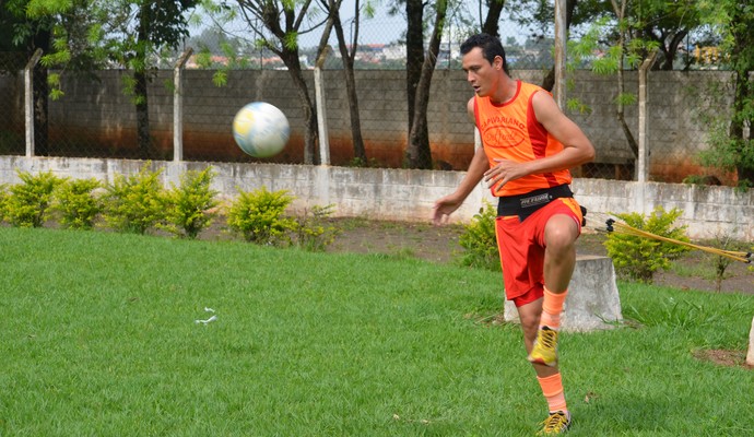 Silas atacante Capivariano (Foto: Heitor Esmeriz)