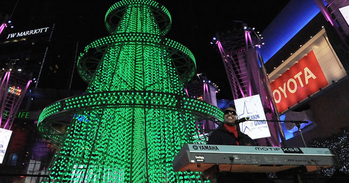 G1 Stevie Wonder se apresenta durante evento de Natal nos EUA