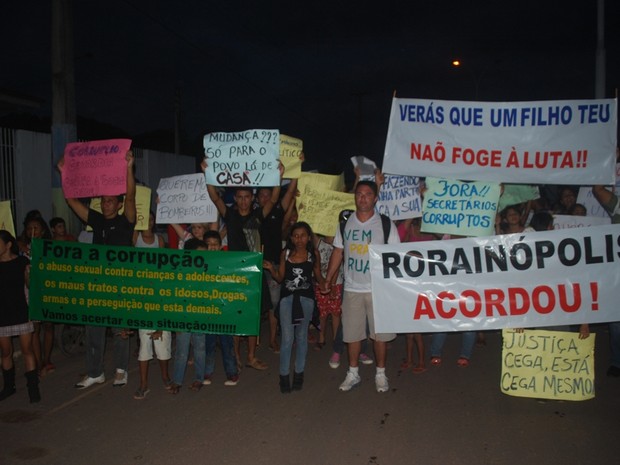 Manifestantes precorreram as principais avenidas do município (Foto: Gildo Roque Melo/Divulgação)