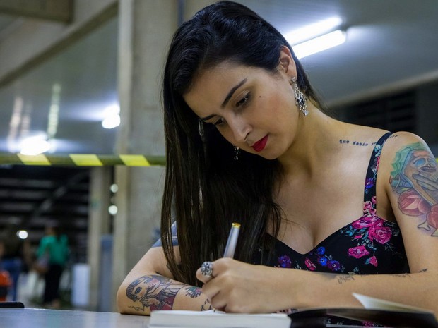 Autora de &#39;O Prazer é Todo Nosso&#39;, Lola Benvenutti se aventura em curso (Foto: Deivide Leme/Tribuna Impressa)