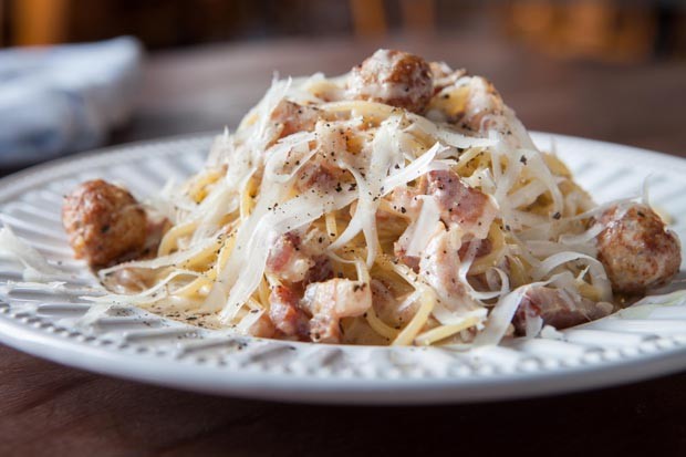 Espaguete à carbonara com polpettine de pancetta (Foto: Lufe Gomes) Espaguete à carbonara com polpettine de pancetta (Foto: Lufe Gomes)