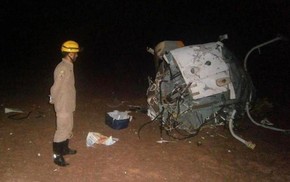 Helicóptero em que estava Fernandão ficou totalmente destruído (Foto: Divulgação/ Corpo de Bombeiros)