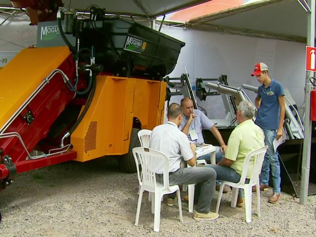 Cooperados da Cocatrel e Minassul podem usar café como moeda. (Foto: Reprodução EPTV/Tarciso Silva) Cooperados da Cocatrel e Minassul podem usar café como moeda. (Foto: Reprodução EPTV/Tarciso Silva)