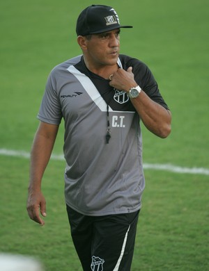 Novo treinador falou abertamente sobre o seu estilo à imprensa em sua apresentação oficial (Foto: Kléber A. Gonçalves/ Agência Diário) Novo treinador falou abertamente sobre o seu estilo à imprensa em sua apresentação oficial (Foto: Kléber A. Gonçalves/ Agência Diário)