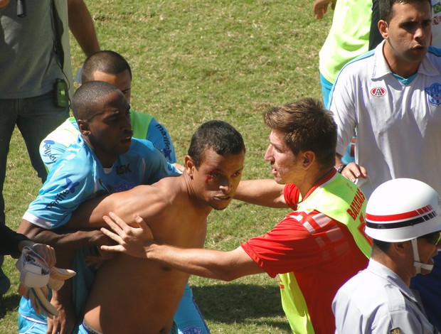 Batatais e Marília briga 3 (Foto: Fernando Machado)
