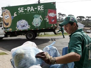 Curitiba produz 1,8 mil toneladas de lixo por dia – o que equivale ao descarte, em média, de um quilo de resíduos por morador, de acordo com a prefeitura (Foto:  Luiz Costa/SMCS(arquivo))