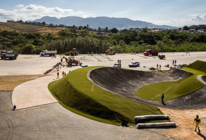 Obra da pista de ciclismo BMX Rio 2016 Deodoro (Foto: André Motta/Heusi Action/Brasil2016)