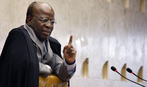 O ministro Joaquim Barbosa no comando de sessão do STF, em fevereiro de 2013 (Foto: Gervásio Baptista/SCO/STF)