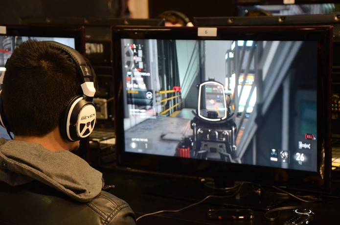 Call of Duty Advanced Warfare pode ser jogado no estande da Activision na BGS 2014 (Foto: Matheus Vasconcellos/ TechTudo) Call of Duty Advanced Warfare pode ser jogado no estande da Activision na BGS 2014 (Foto: Matheus Vasconcellos/ TechTudo)