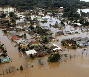 Área afetada pelas enchentes na região de União da Vitória (Foto: Arnaldo Alves / ANPr)