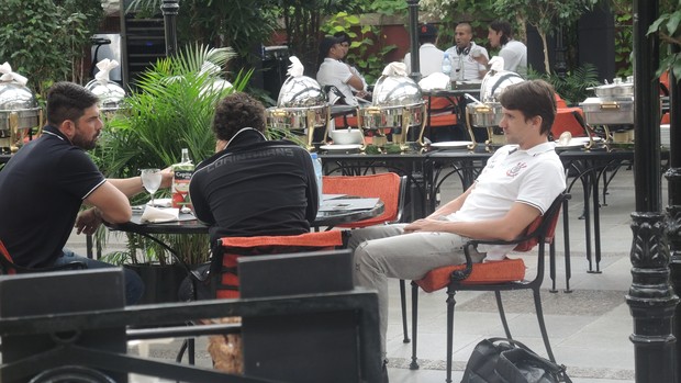 Jogadores do Timão almoçam no hotel em Buenos Aires (Foto: Rodrigo Faber)