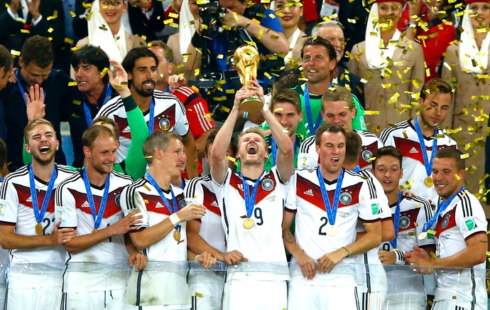 Alemanha com a taça da Copa do Mundo (Foto: Reuters)