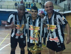 Pelé, Bruno e Mancha comemoram o título carioca do Botafogo (Foto: Orlando Barros/Divulgação)