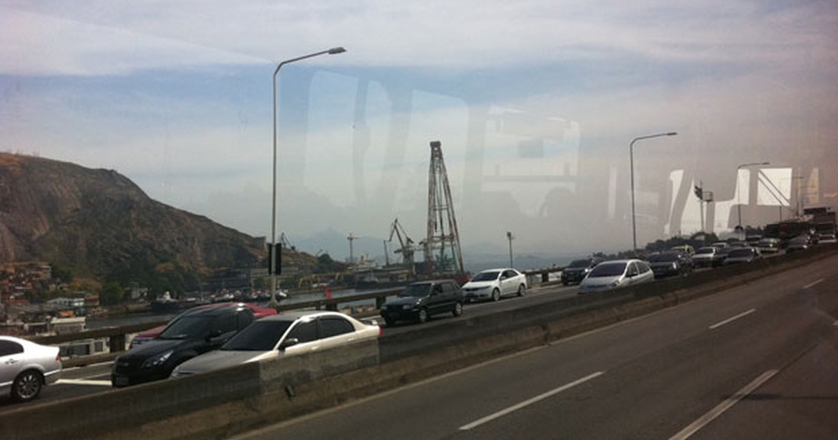 G1 - Trânsito é lento em toda a extensão da Ponte Rio-Niterói