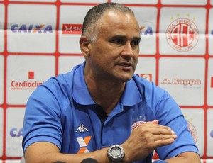 Oliveira Canindé - técnico do América-RN (Foto: Marcelo Montenegro)