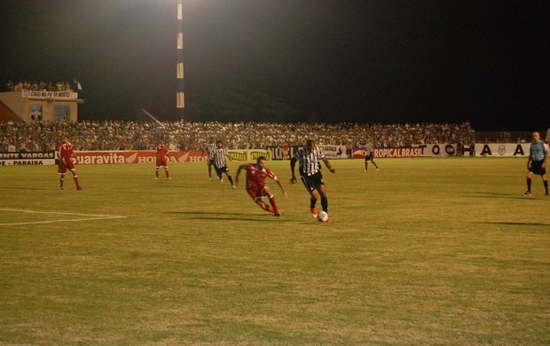 treze x vila nova no presidente vargas (Foto: Silas Batista / Globoesporte.com/pb)