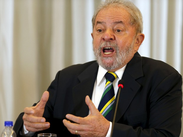 28/03/2016 - O ex-presidente Luiz Inácio Lula da Silva durante entrevista coletiva a jornalistas estrangeiros na manhã desta segunda-feira (28) em São Paulo (Foto: Paulo Whitaker/Reuters)