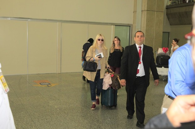 Dakota Fanning chega ao Rio de Janeiro (Foto: Gabriel Reis e André Freitas / Agnews)
