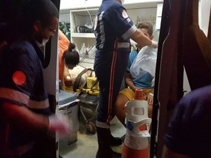 Vítimas foram socorridas pela Samu e encaminhadas para hospital em Juazeiro (Foto: Augusto Urgente)