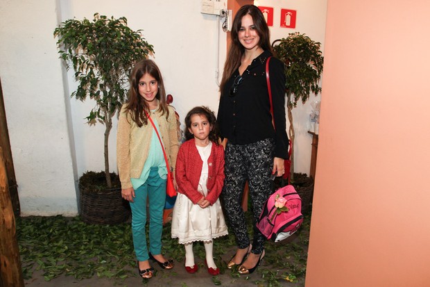 Vera Viel com as filhas em aniversário em São Paulo (Foto: Manuela Scarpa / Foto Rio News)