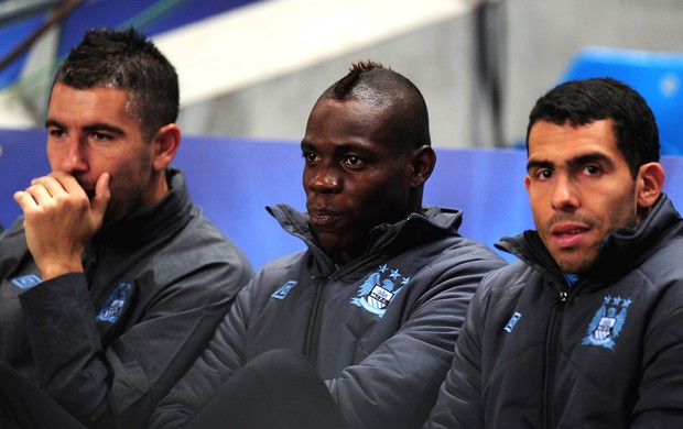 Balotelli e Tevez banco Manchester City (Foto: Getty Images)