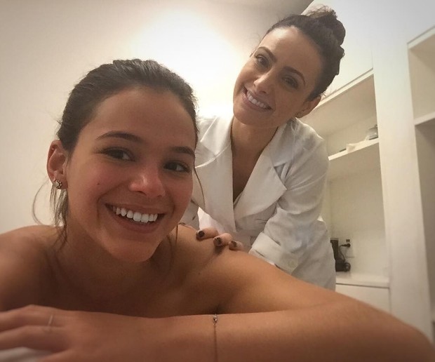 Bruna Marquezine perde 1 kg em uma única massagem de estética (Foto: Reprodução do Instagram)