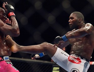 MMA - UFC 172 - Anthony Johnson x Phil Davis (Foto: Reuters)