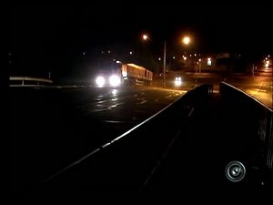 Ponte sobre a Raposo Tavares está sem iluminação há 8 anos (Foto: Reprodução/ TV TEM)