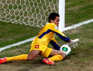 Gilbert Meriel goleiro Taiti defende Pênalti jogo Uruguai (Foto: Reuters)