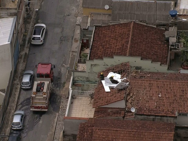 [Brasil] Avião de pequeno porte cai sobre casa em Belo Horizonte Aviao_queda2_620