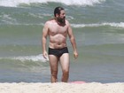 Dosa dupla: Murilo Benício vai à praia, no Rio, em dois dias seguidos