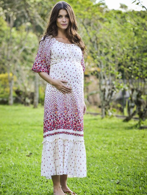 Alinne Moraes 'grávida' nas gravações do filme 'Tim Maia' (Foto: Páprica fotografia)