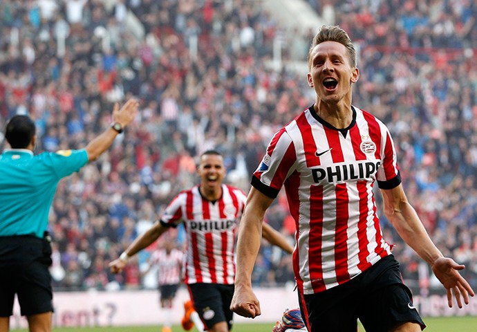 Luuk de Jong festeja gol pelo PSV (Foto: Divulgação)