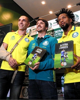 Prass prestigia lançamento de livro da Copa do Brasil