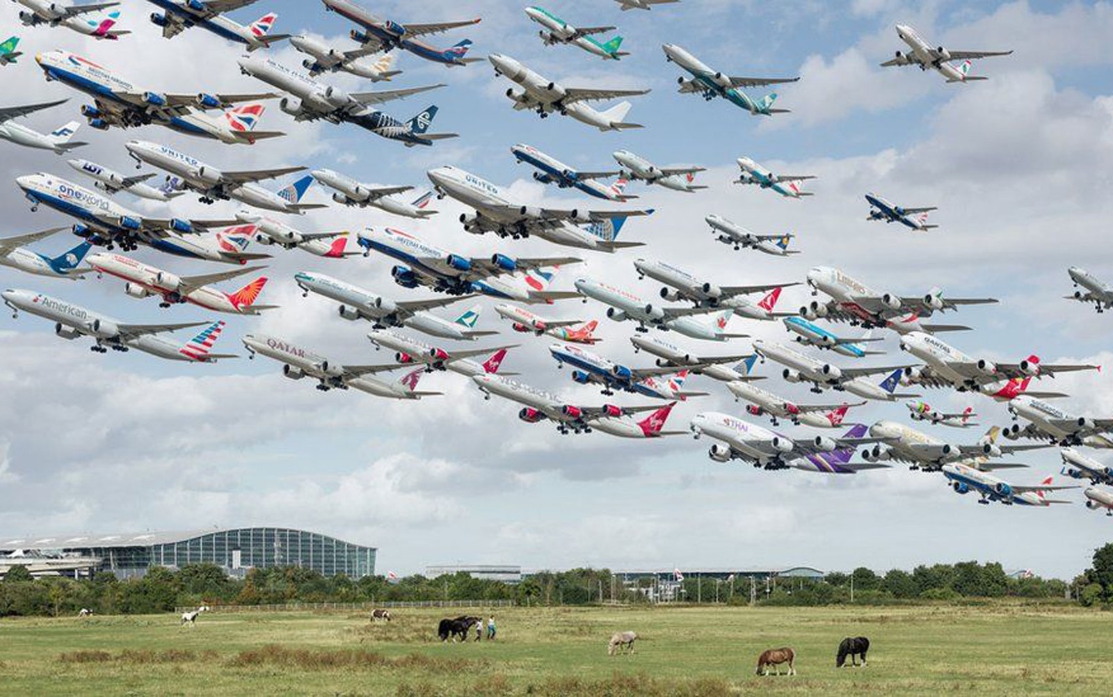Aviões no aeroporto de Heathrow (Foto: Mike Kelley)