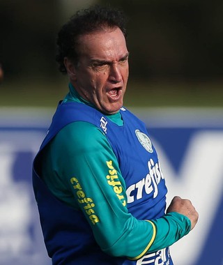 Sem centroavante, Cuca espera Palmeiras mais próximo do gol