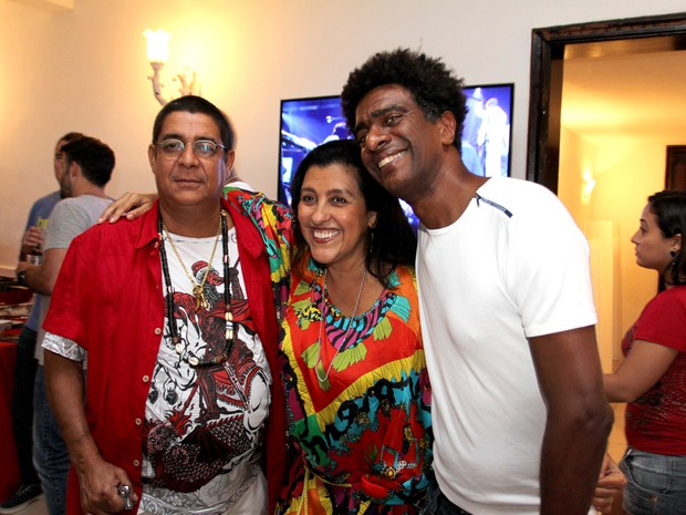 Zeca Pagodinho, Regina Casé e Hélio de La Peña em festa no Rio (Foto: Vera Donato/ Divulgação)