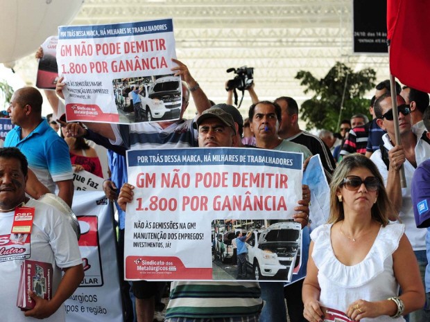 Protesto do Sindicato contra demissões na unidade da General Motors em São José dos Campos (Foto: Lucas Lacaz)